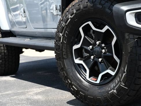 Used 2023 Jeep Gladiator Sport AWD/4WD image 13