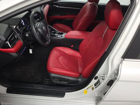 Used 2022 Toyota Camry XSE w/ Navigation Upgrade Package image 7