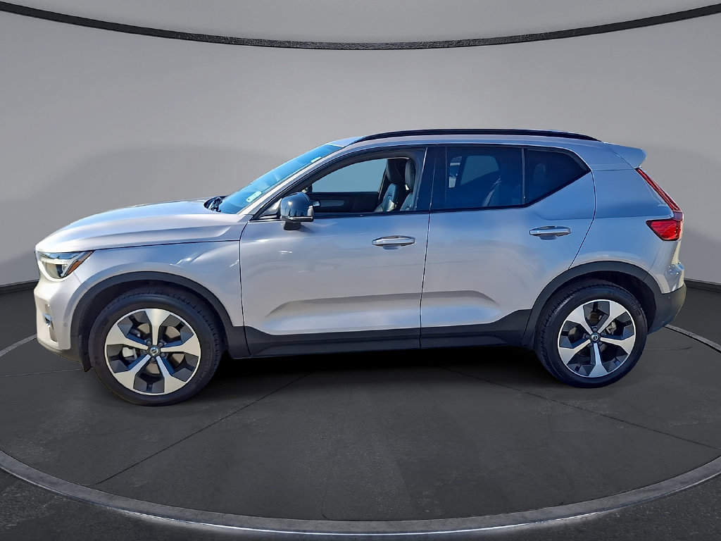 Certified 2026 Volvo XC40 B5 Plus AWD/4WD image 2