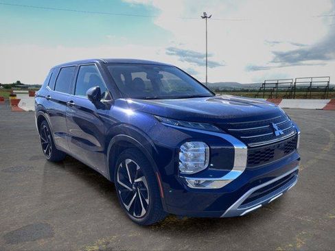 Used 2024 Mitsubishi Outlander SE FWD image 2