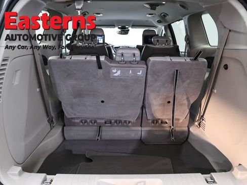Used 2017 Chrysler Pacifica Touring-L Plus w/ Advanced Safetytec Group FWD image 8