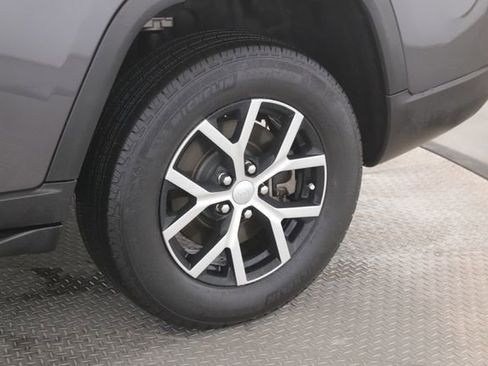 Used 2024 Jeep Grand Cherokee L Limited image 14