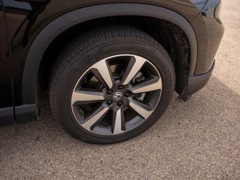 Used 2025 Honda Pilot Touring image 9