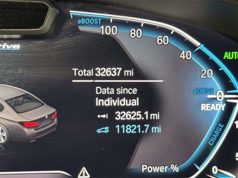 Used 2021 BMW 530e xDrive w/ Premium Package image 2