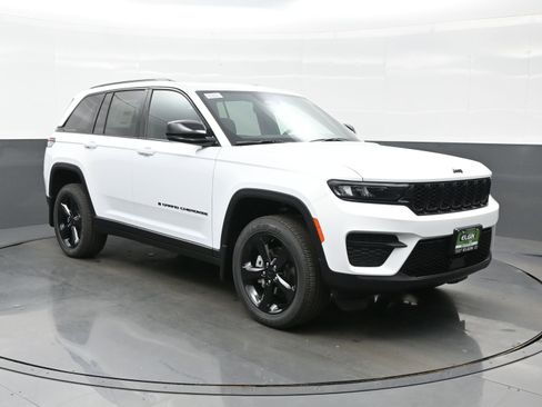 New 2025 Jeep Grand Cherokee Altitude AWD/4WD image 8