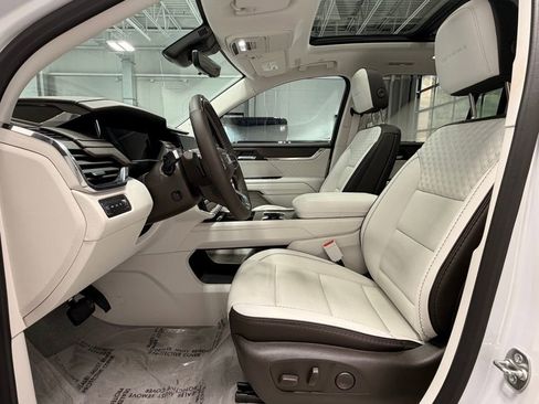 Used 2025 GMC Acadia Denali w/ Super Cruise Package image 25