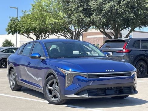 Used 2025 Kia K4 FWD image 2