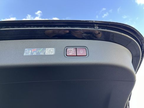 Certified 2025 Mercedes-Benz GLC 43 AMG 4MATIC image 60