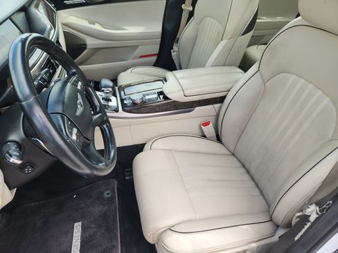Used 2017 Genesis G90 3.3T Premium RWD image 14