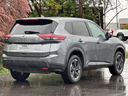 Used 2024 Nissan Rogue SV image 4