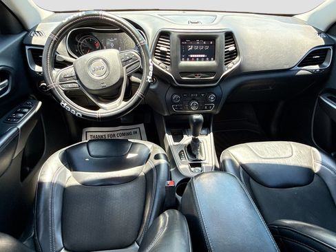 Used 2019 Jeep Cherokee Latitude Plus FWD image 14