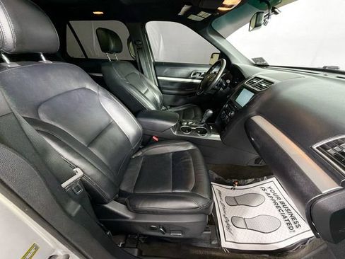 Used 2016 Ford Explorer XLT w/ Equipment Group 202A AWD/4WD image 28