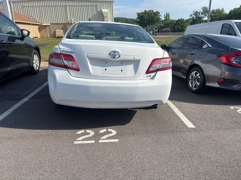 Used 2010 Toyota Camry LE FWD image 6