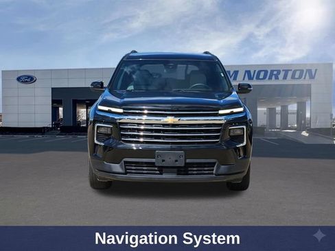 Used 2025 Chevrolet Traverse LT AWD/4WD image 3