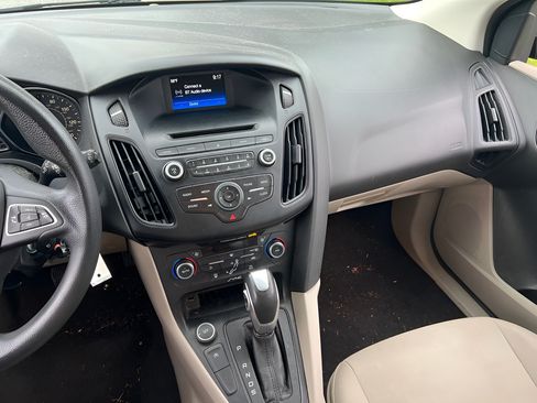 Used 2016 Ford Focus SE FWD image 23
