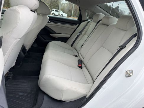 Used 2018 Honda Accord LX image 9