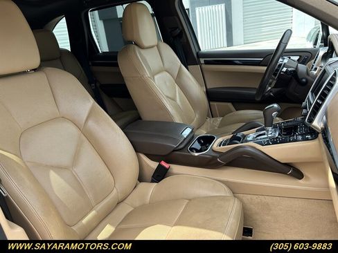 Used 2015 Porsche Cayenne S image 19