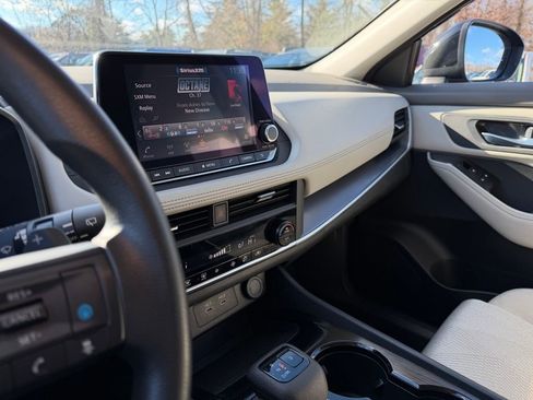 Used 2024 Nissan Rogue SV image 22