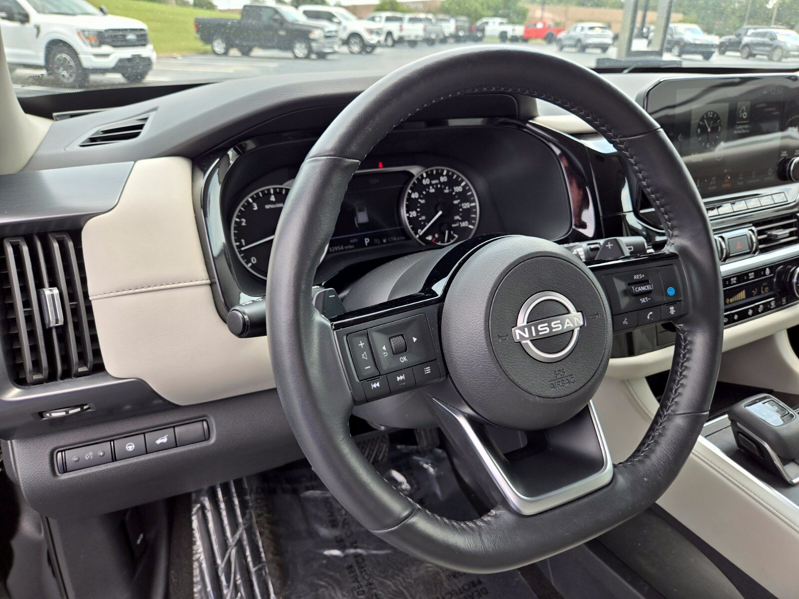 Used 2025 Nissan Pathfinder SL AWD/4WD image 11
