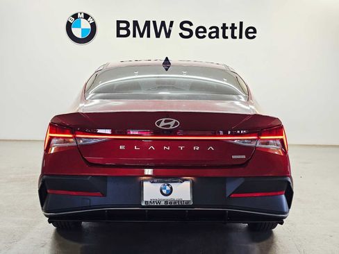 Used 2024 Hyundai Elantra Blue FWD image 5