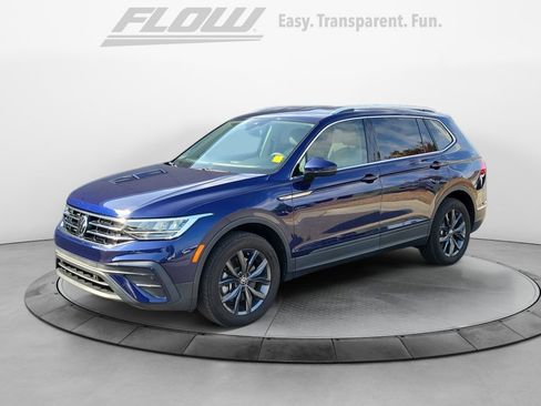 Certified 2022 Volkswagen Tiguan SE image 3