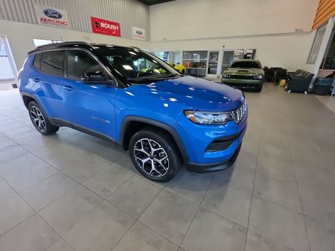 Used 2025 Jeep Compass Limited AWD/4WD image 6
