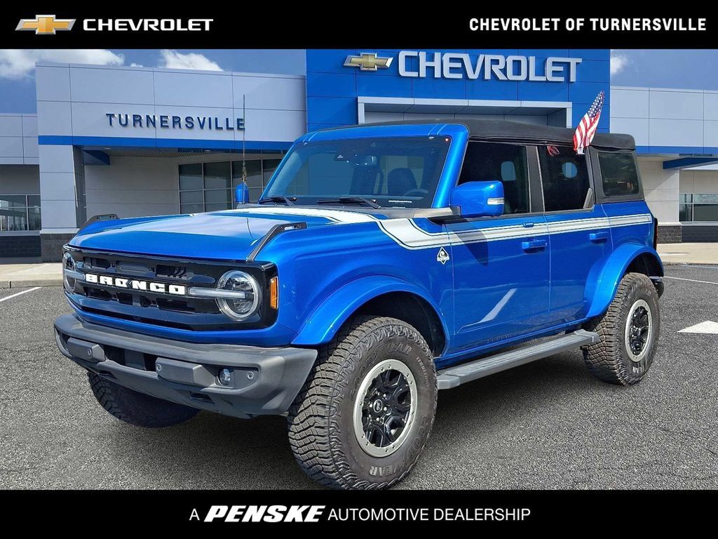 Used 2023 Ford Bronco Outer Banks w/ Sasquatch Package AWD/4WD image 1