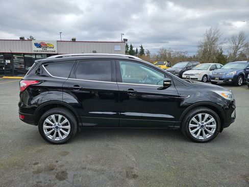 Used 2017 Ford Escape Titanium image 4