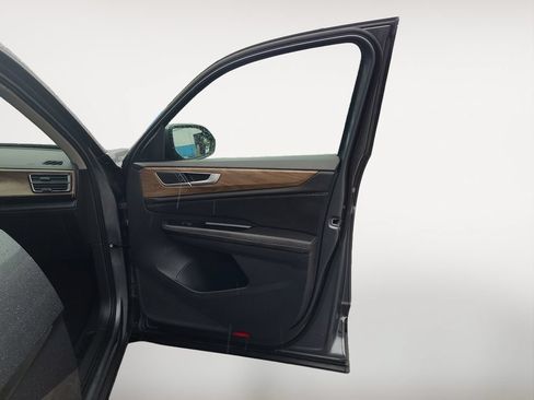 Used 2025 Volkswagen Atlas SE FWD image 23