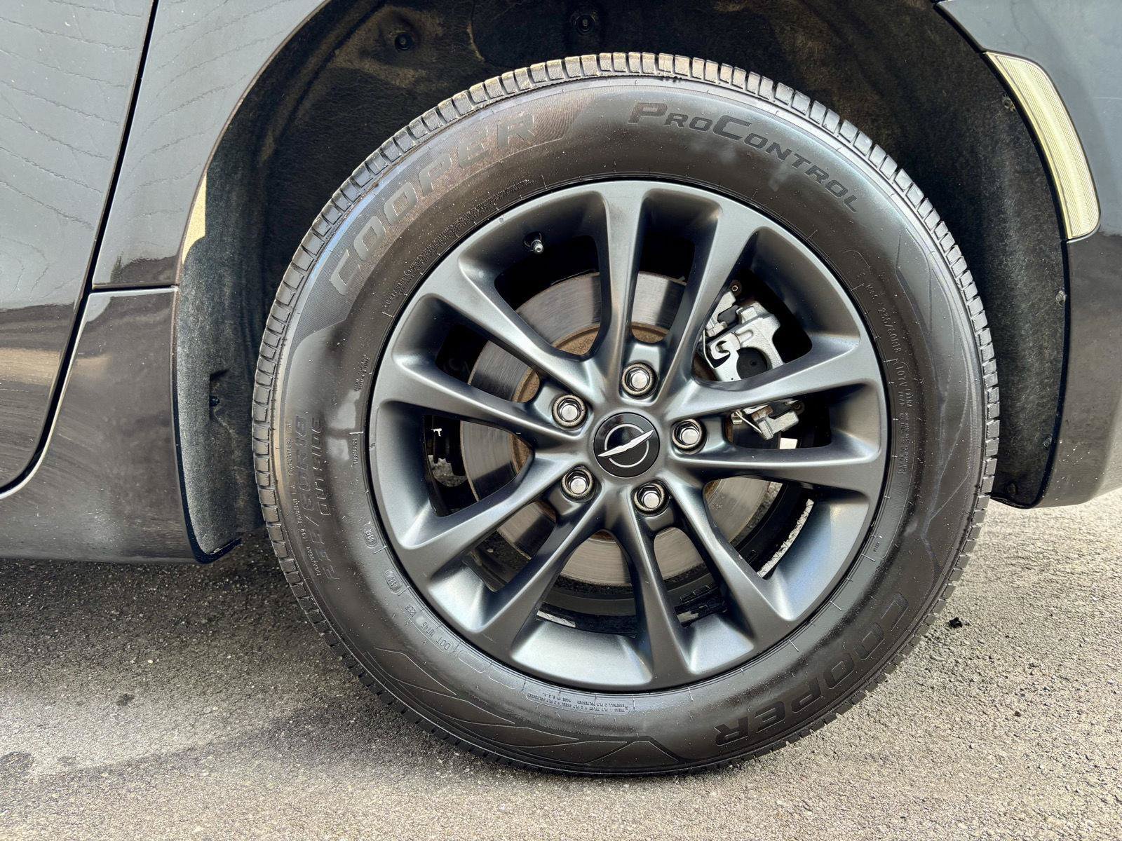 Used 2020 Chrysler Pacifica Touring-L AWD/4WD image 26