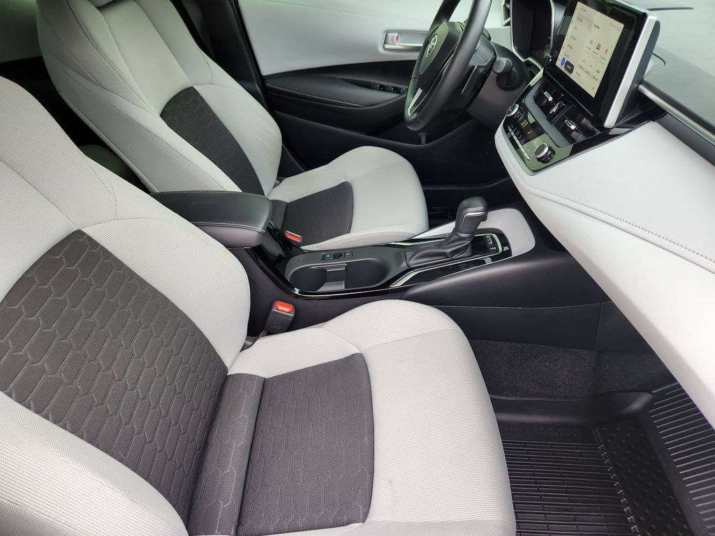Used 2025 Toyota Corolla SE FWD image 13