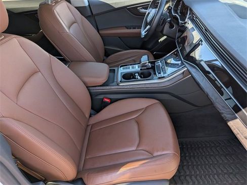 Used 2022 Audi Q8 Premium Plus w/ Premium Plus Package image 32