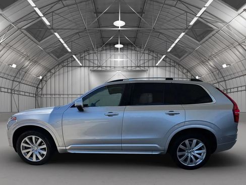 Used 2018 Volvo XC90 T5 Momentum w/ Convenience Package FWD image 4