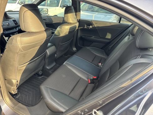 Used 2017 Honda Accord Sport image 9