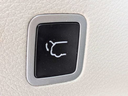 Used 2024 Chrysler Pacifica Touring-L FWD image 14