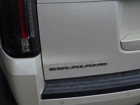 Used 2015 Cadillac Escalade Premium image 8