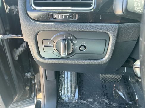 Used 2013 Volkswagen Touareg Sport AWD/4WD image 19