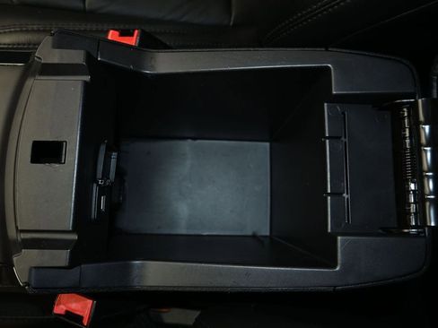 Used 2018 Ford Explorer XLT w/ Equipment Group 202A FWD image 19