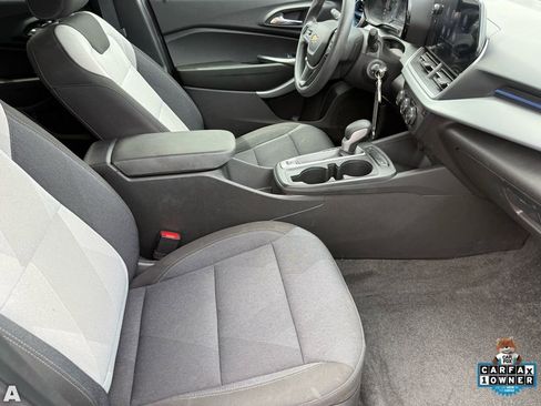 Used 2025 Chevrolet Trax LS image 26