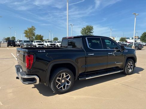 Used 2022 GMC Sierra 1500 SLT w/ SLT Convenience Package AWD/4WD image 4