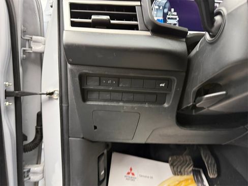 Used 2023 Mitsubishi Outlander SEL Black Edition image 29