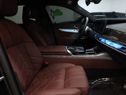 Used 2025 BMW 760i xDrive w/ Executive Package image 88