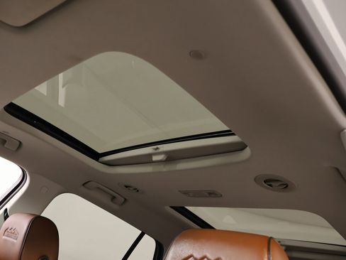 Used 2019 Chevrolet Traverse High Country image 16