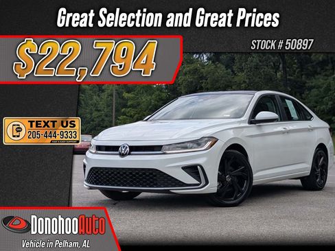 Used 2025 Volkswagen Jetta SE w/ Sunroof Package FWD image 1