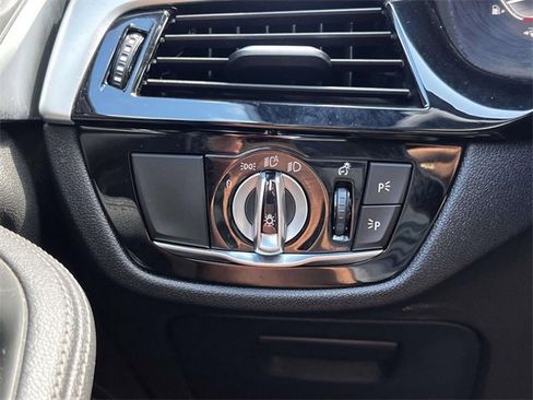 Used 2022 BMW 530e w/ Premium Package image 23