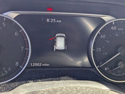 Used 2023 Nissan Rogue S image 9