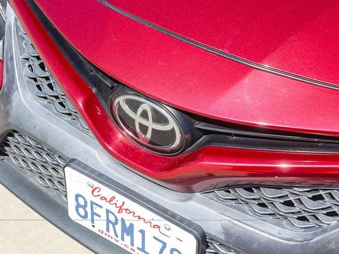 Used 2018 Toyota Camry SE FWD image 12