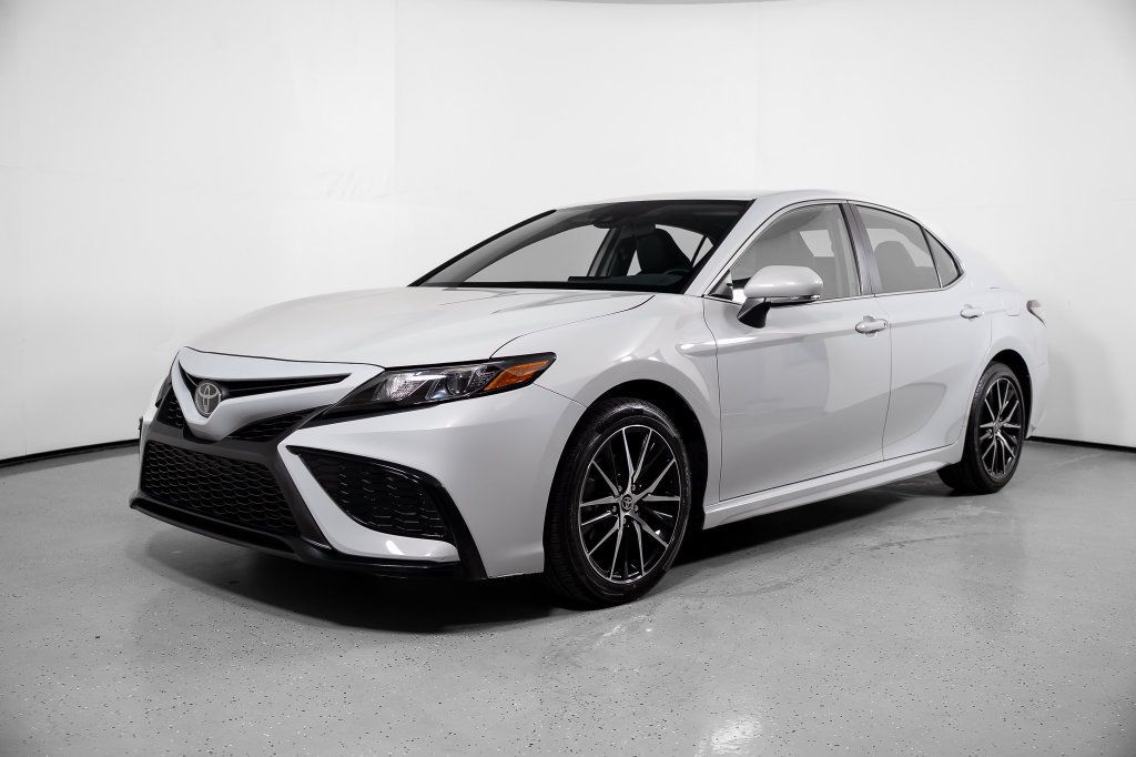 Used 2024 Toyota Camry SE FWD image 16