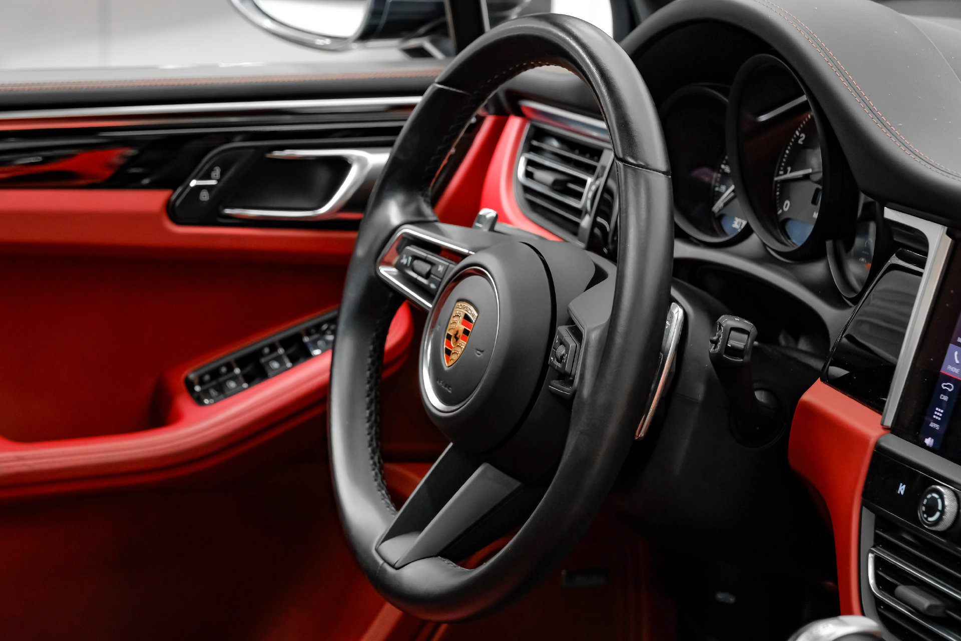 Used 2024 Porsche Macan AWD/4WD image 19