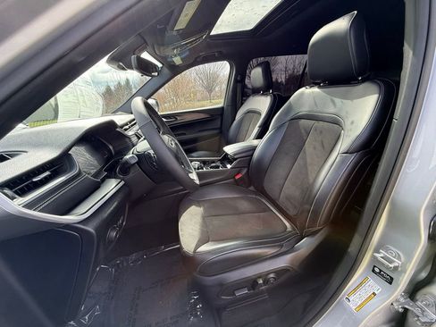 Used 2023 Jeep Grand Cherokee L Laredo image 15